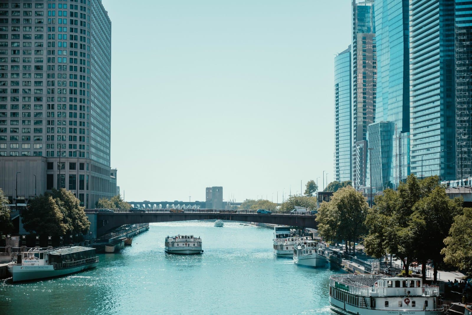 River flowing through Chicago